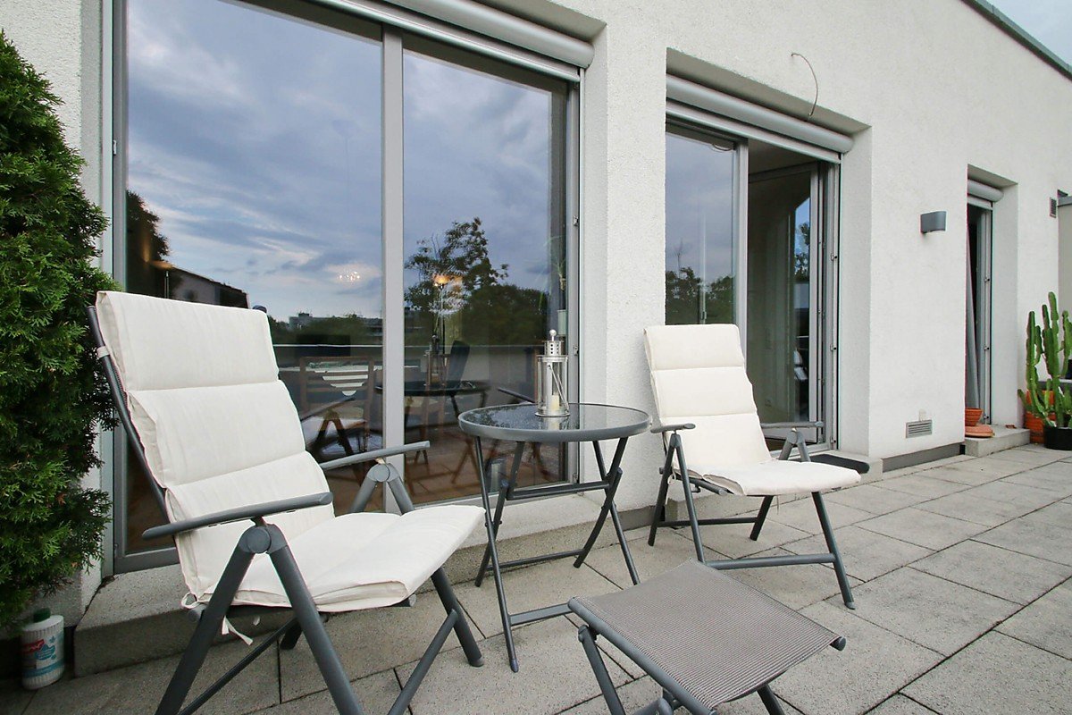 Home Staging Wiesbaden: aufgerumte Terrasse