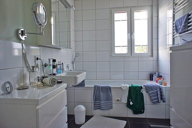Immobilienfotografie: Bad unaufgerumt