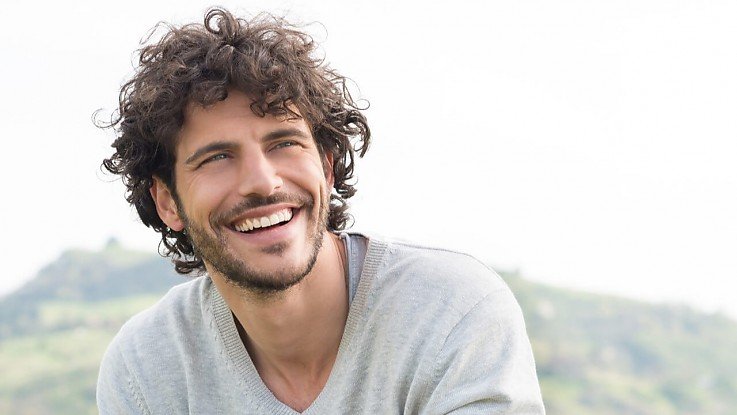 Junger l�chelnder Mann