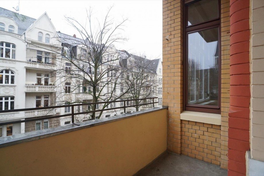 Balkon nach vorne (rechte Seite) Etagenwohnung Wiesbaden