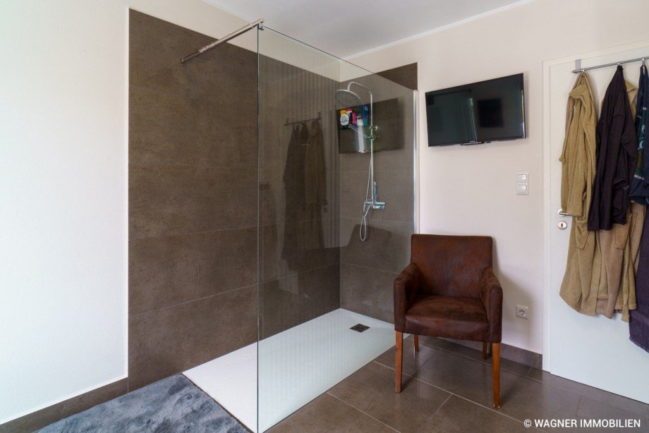 master bathroom Doppelhaush�lfte Taunusstein