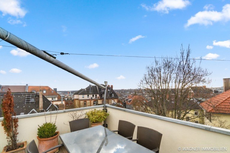 Stadtpanorama Wiesbaden Etagenwohnung Exklusive Maisonette in historischer Villa mit spektakul�rem Panoramablick | WAGNER IMMOBILIEN