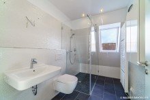 2nd bathroom Luxurious Penthouse near Amelia-Earhart | WAGNER IMMOBILIEN
