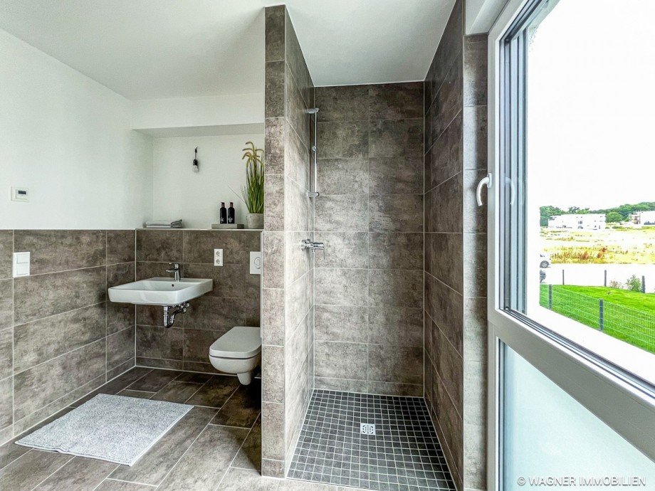 master bathroom Reihenmittelhaus Wiesbaden