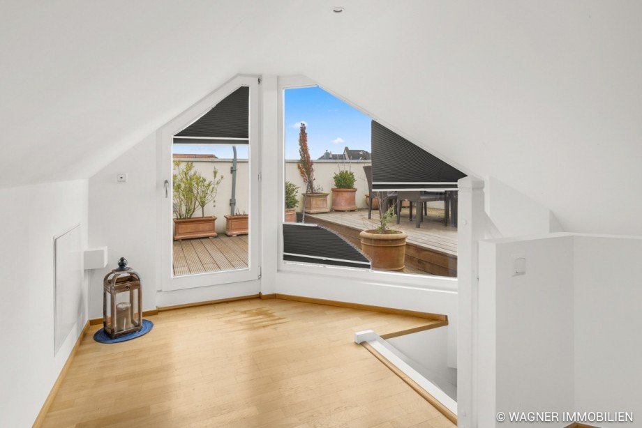 Dachraum/Lounge Etagenwohnung Wiesbaden