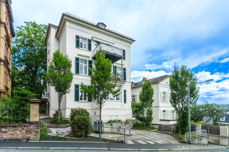 Die Stadtvilla Wiesbaden Etagenwohnung Sonniger Altbau mit modernem Wohnkomfort - EBK, Terrasse & Stellplatz | WAGNER IMMOBILIEN