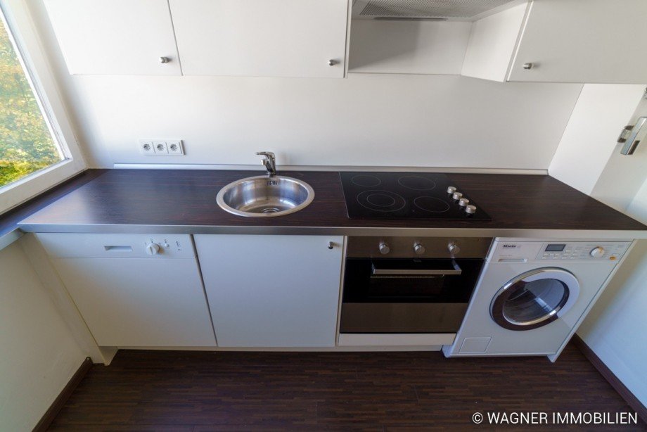 Einbauk�che mit Waschtrockner Etagenwohnung Wiesbaden