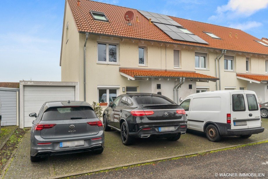 parking spaces and garage Reihenendhaus Heidesheim