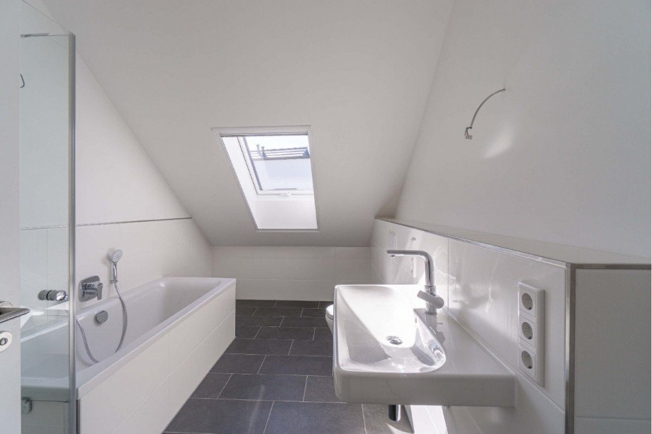 Hauptbad Dachgeschosswohnung Hochheim