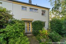 Frontansicht Renovierungsbed�rftige Doppelhaush�lfte in Nordenstadt | WAGNER IMMOBILIEN