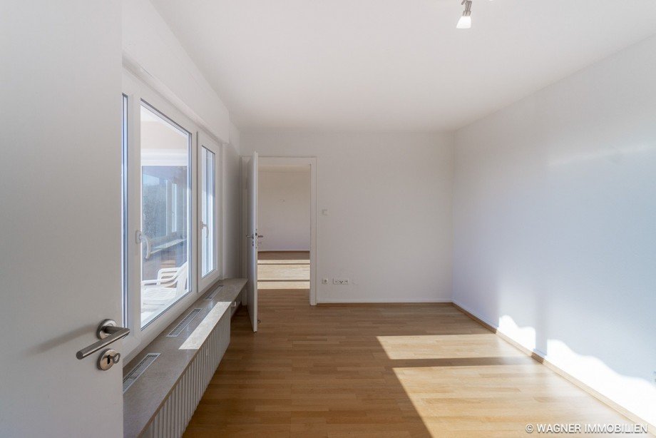 dining with entrance to living room Einfamilienhaus Wiesbaden