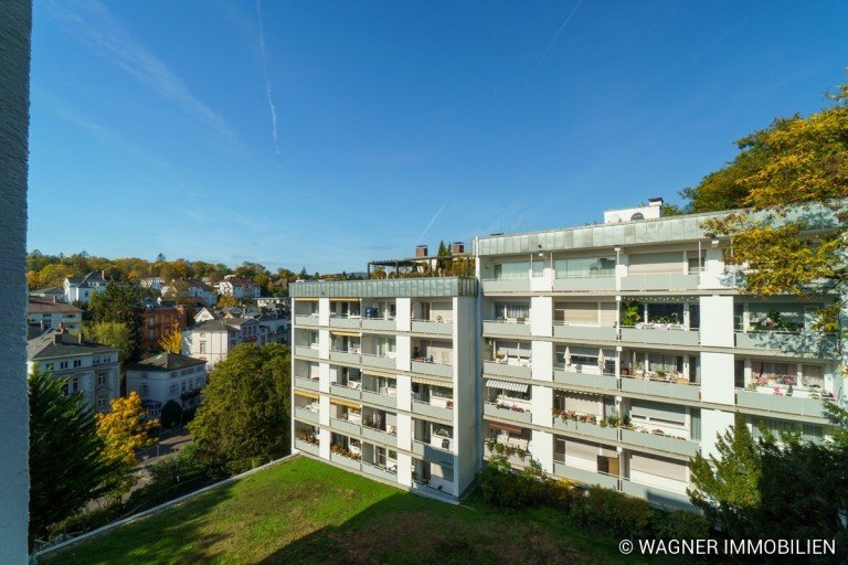 Ausblick Wiesbaden Etagenwohnung Praktische Wohnung im Nerotal mit EBK, Balkon und TG-Platz | WAGNER IMMOBILIEN