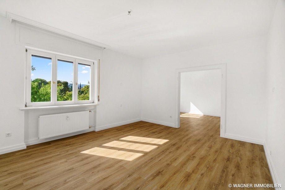 living room connecting to dining room Etagenwohnung Wiesbaden