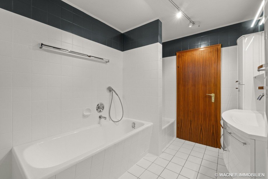 master bathroom Etagenwohnung Walluf