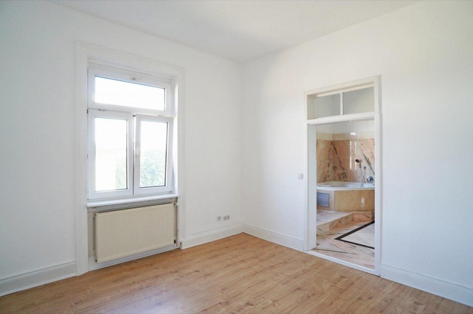 master bedroom Etagenwohnung Wiesbaden