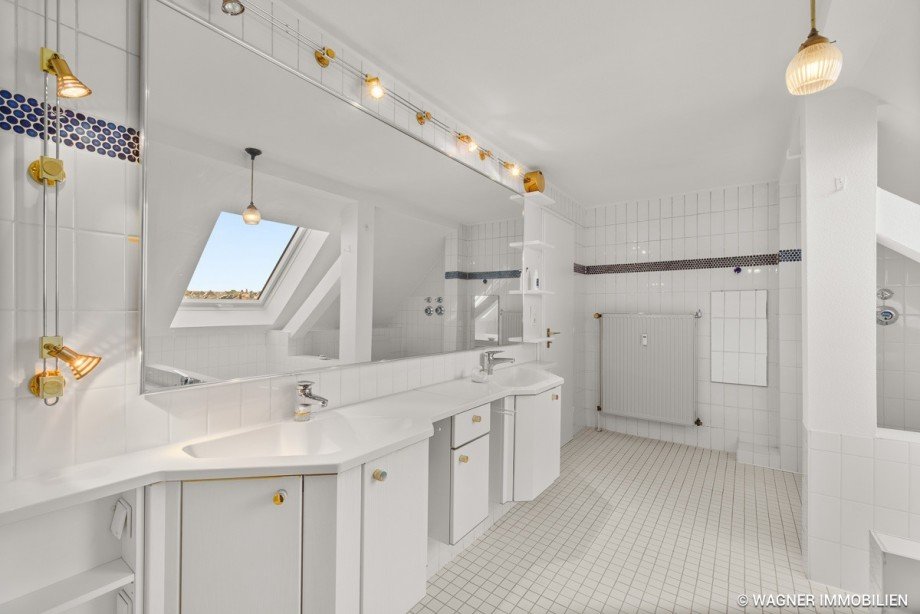 Bad Dachgeschosswohnung Wiesbaden
