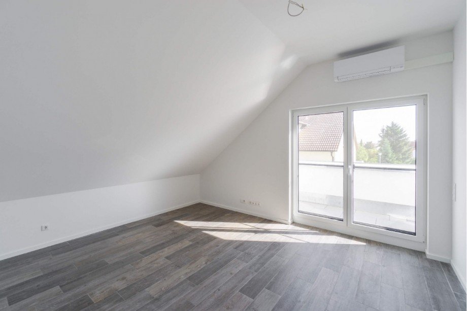 Zimmer 1 Dachgeschosswohnung Hochheim