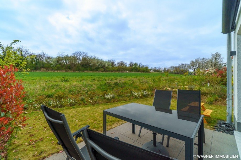 terrace, garden with view Doppelhaush�lfte Walluf