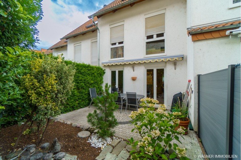 rear view Budenheim Reihenmittelhaus Gem�tliches Reihenhaus mit kleinem Garten | WAGNER IMMOBILIEN