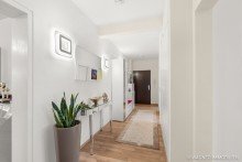 Flur Helle 3 Zi.-Wohnung mit Balkon, EBK, TG-Platz und Aufzug  | WAGNER IMMOBILIEN