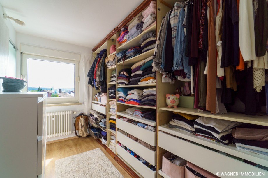 walk-in closet Doppelhaush�lfte Taunusstein