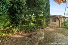 Terrasse mit Garten Renovierungsbed�rftige Doppelhaush�lfte in Nordenstadt | WAGNER IMMOBILIEN