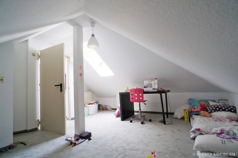 Dachgeschoss / Attic Einfamilienhaus Wiesbaden