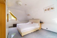 master bedroom Family paradise - Semi-detached house with garden and garages | WAGNER IMMOBILIEN