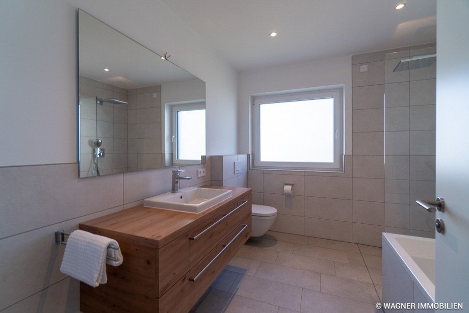 bathroom Etagenwohnung Mainz-Kostheim