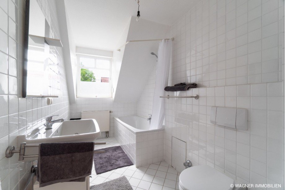 Tageslichtbad Dachgeschosswohnung Wiesbaden