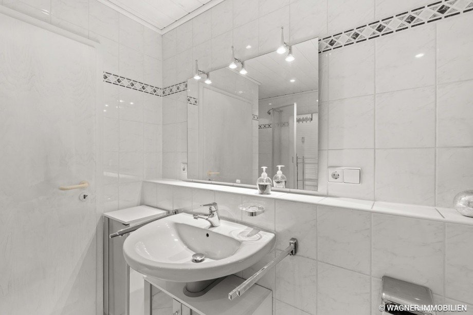 Bad Erdgeschosswohnung Wiesbaden