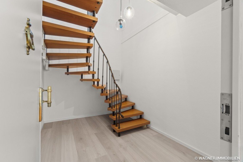 5. Stock, Wohnungseingang Dachgeschosswohnung Wiesbaden