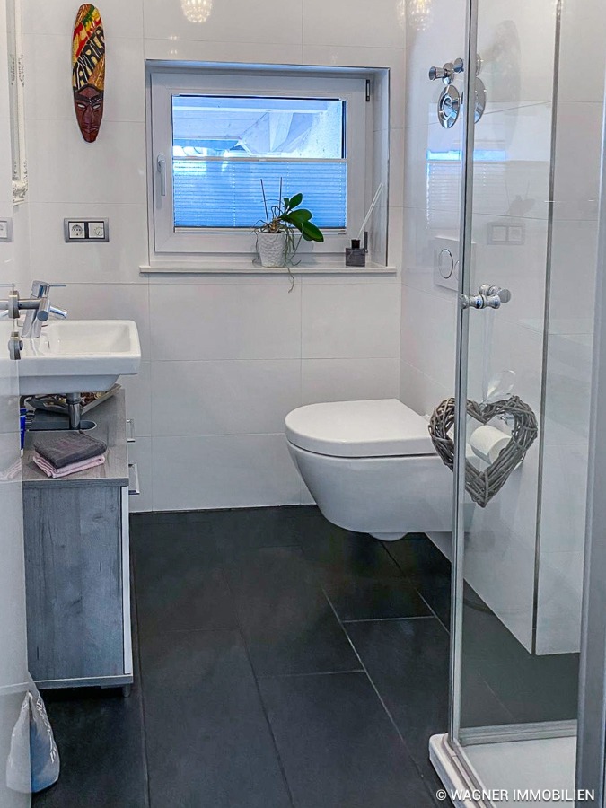 Gste Bad mit Dusche Maisonettewohnung Walluf