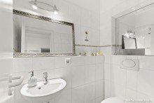 G�ste-WC Moderne 3-Zimmer-Wohnung mit Balkon, Carport & EBK in gepflegtem Haus (Bj. 2004) | WAGNER IMMOBILIEN