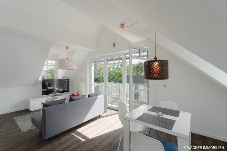 Wohnen und Essen Wiesbaden Dachgeschosswohnung Freie, sonnige DG-Wohnung mit EBK, Balkon, Laminat und Duplexparker | WAGNER IMMOBILIEN