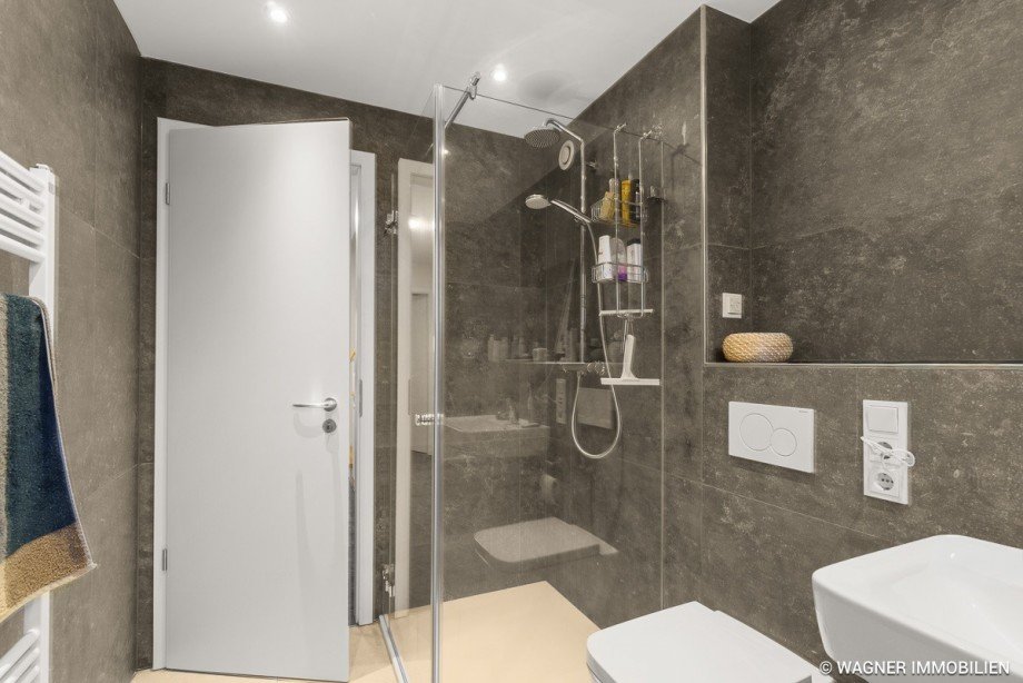 master bathroom Reihenendhaus Heidesheim