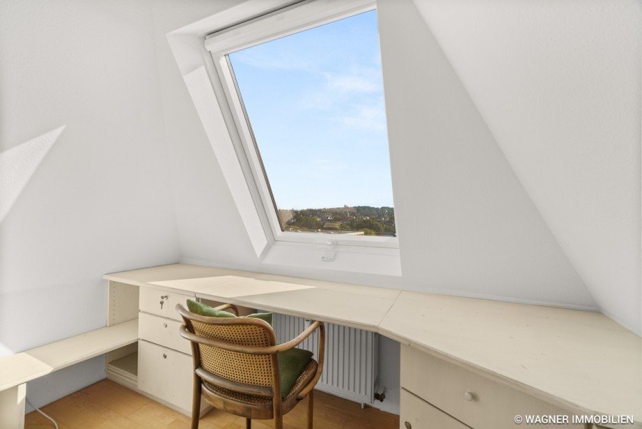 Arbeitsplatz Dachgeschosswohnung Wiesbaden