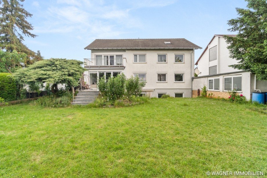 Hausr�ckseite mit Garten Mehrfamilienhaus Wiesbaden