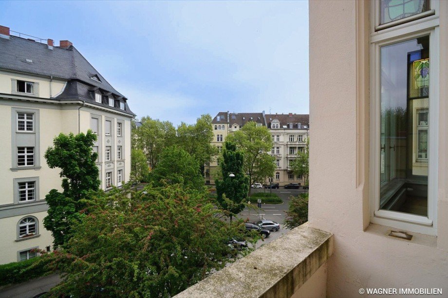 view to the street Etagenwohnung Wiesbaden