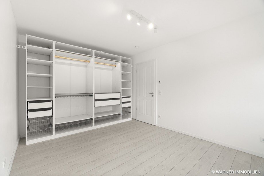 bedroom 1 with wardrobe Einfamilienhaus Taunusstein