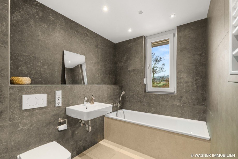 master bathroom Reihenendhaus Heidesheim