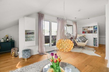 Hauptbild Top modernisierte, helle 3 Zimmer Dachgeschosswohnung mit 2 Balkonen in Naurod | WAGNER IMMOBILIEN