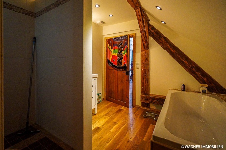 2nd bathroom with shower and tub Einfamilienhaus Idstein