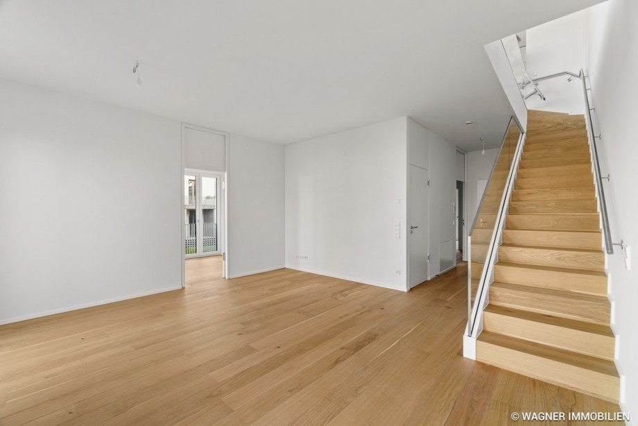 Wohnzimmer mit Treppe zur oberen Etage Penthousewohnung Wiesbaden