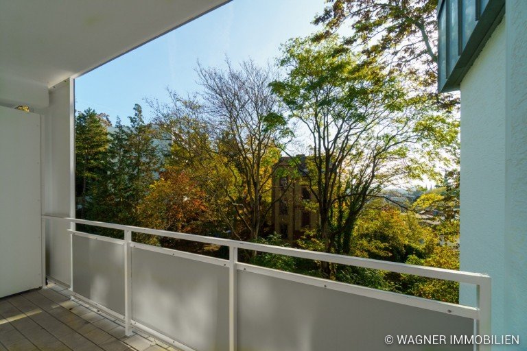 Loggia Wiesbaden Etagenwohnung Bezugsfreie Wohnung im Nerotal mit EBK, Balkon und TG-Platz | WAGNER IMMOBILIEN