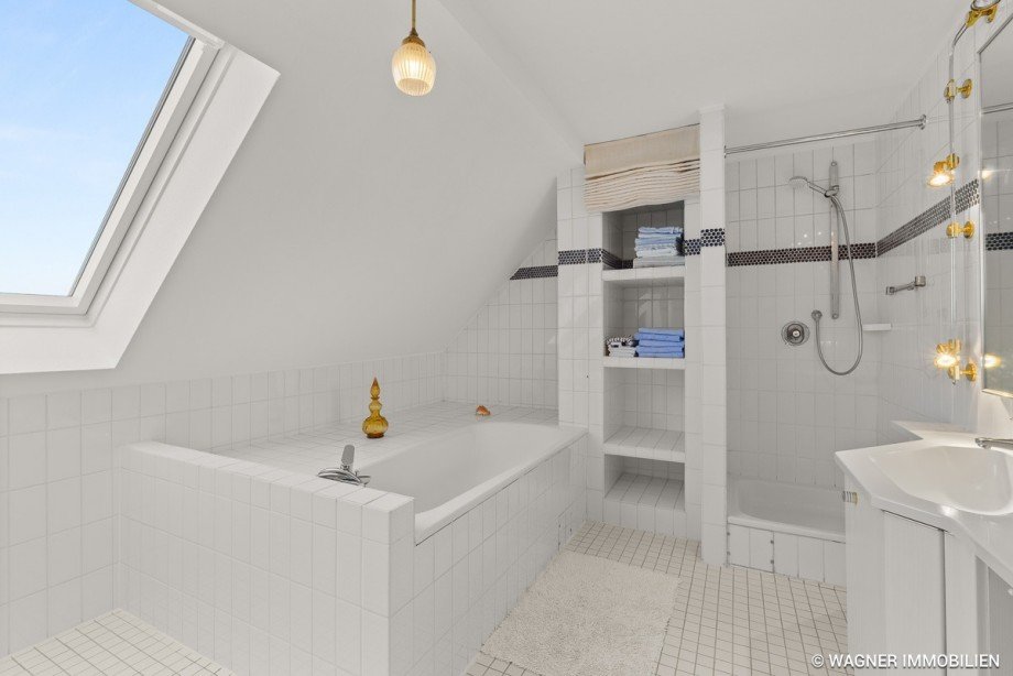 Bad Dachgeschosswohnung Wiesbaden