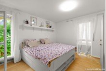 Elternschlafzimmer Moderne 3-Zimmer-Wohnung mit Balkon, Carport & EBK in gepflegtem Haus (Bj. 2004) | WAGNER IMMOBILIEN