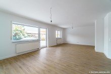 living and exit to terrace Modernized, spacious house with garden and garage | WAGNER IMMOBILIEN