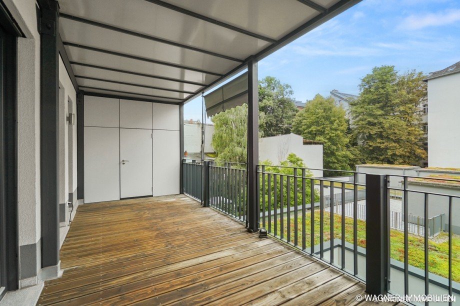 Balkon mit Abstellraum Etagenwohnung Wiesbaden