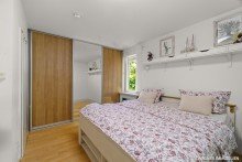 Elternschlafzimmer Moderne 3-Zimmer-Wohnung mit Balkon, Carport & EBK in gepflegtem Haus (Bj. 2004) | WAGNER IMMOBILIEN